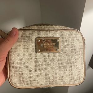 Michael kors crossbody bag